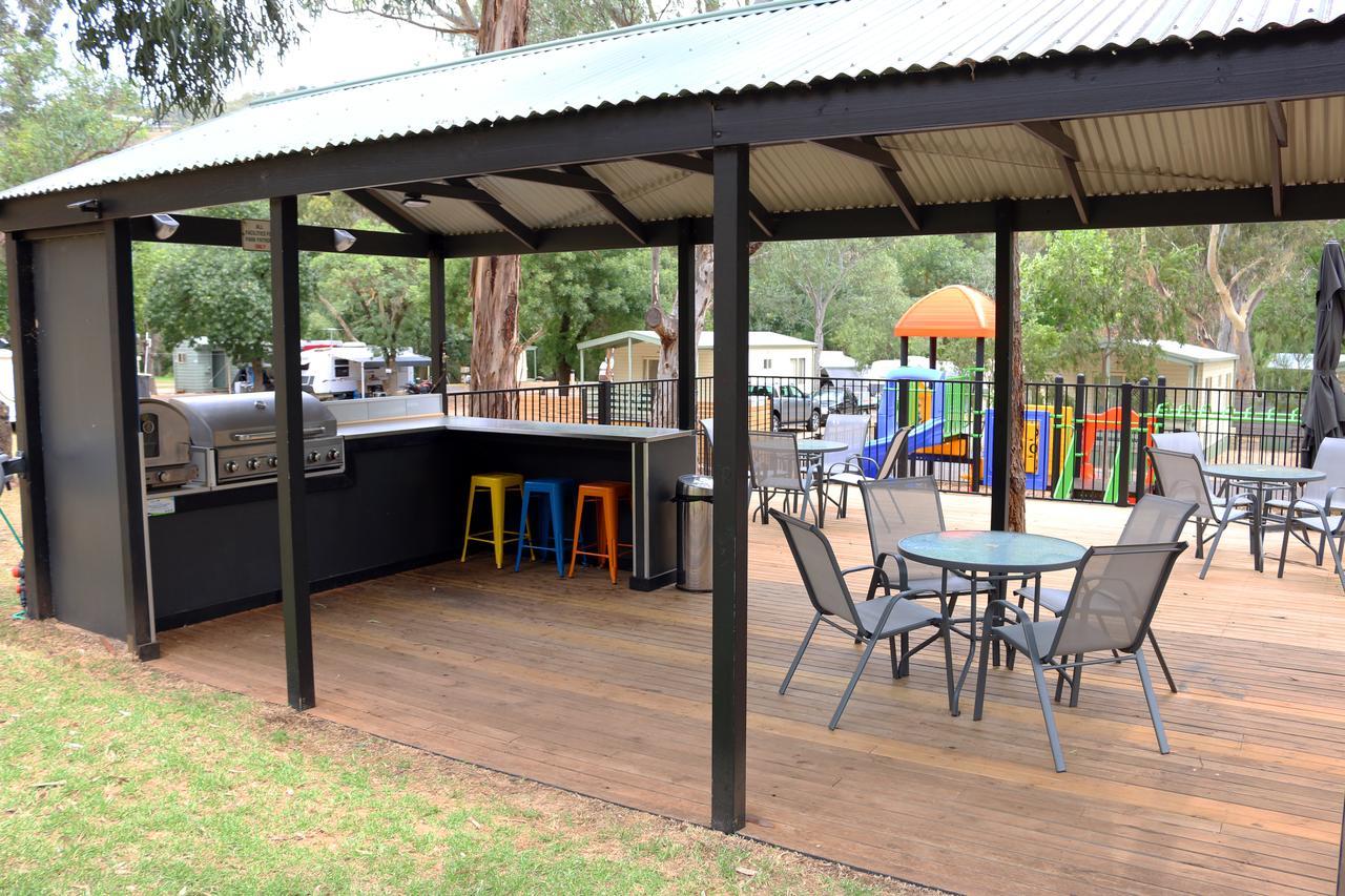 מלון Adelaide Brownhill Creek Tourist Park מראה חיצוני תמונה